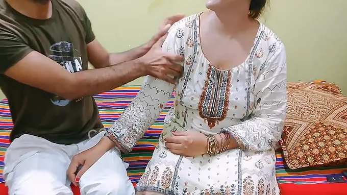 Desi Aunty & Star nailed hard in a perfect Indian milf body