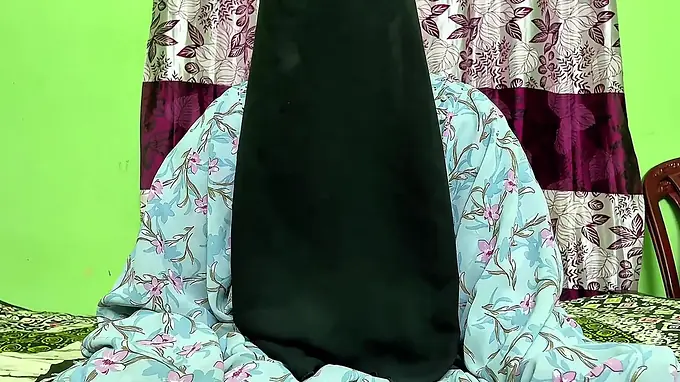 Desi Aunty's horny stepson gives her a hard pounding & loves the romantic menstruation