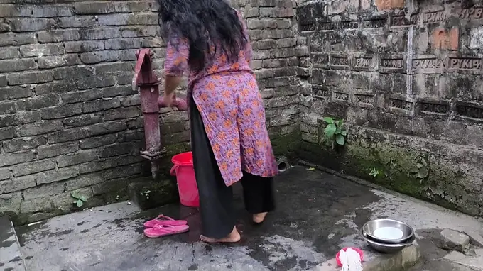Desi Aunty gets her hairy pussy pounded in the washroom after a steamy bathtub session