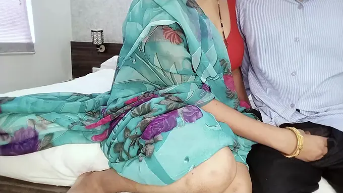 Stepmom seduces stepson & gets creampied while getting a sole rubdown (Hindi audio)