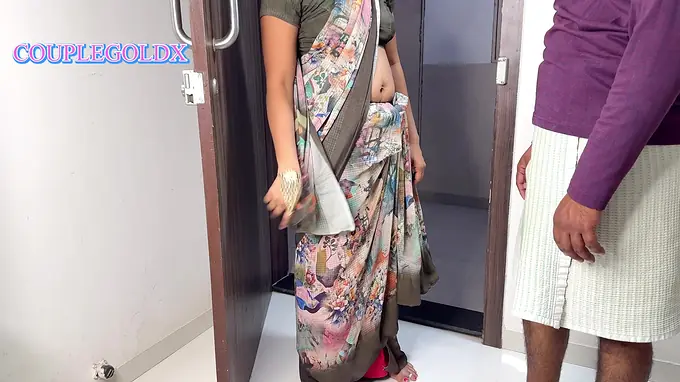 Desi Aunty gets her tight pussy pounded by Joe for being unemployed