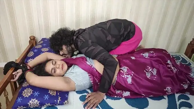 Handsome Bhabhi’s Secret Afternoon Rail on Devar’s Fat Man Sausage