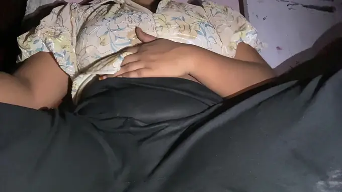 Bhabhi Muff Frigging: Hot Desi Girls Get Intensely Fingered & Romantic Sex Fun