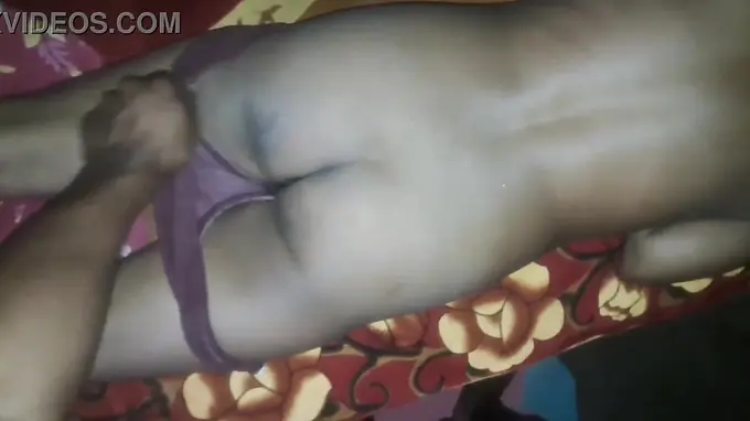 Watch Prayamu11 and Yatun get naughty in Desi village's housewife's Magnum