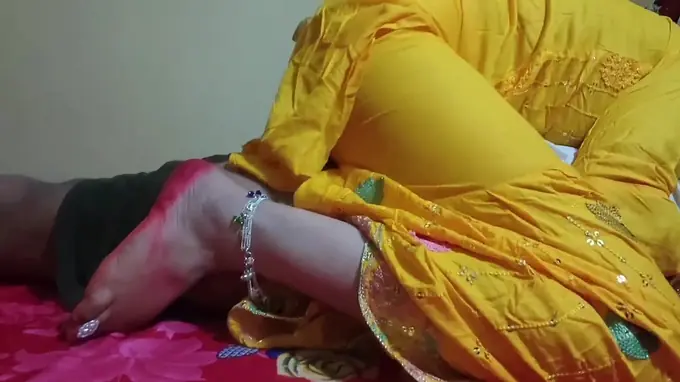 Cute bhabhi gets her tight ass drilled in steamy close-up action