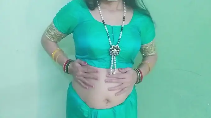 Shikha Bhabhi's fuckbox overflows with warm, wet pussy