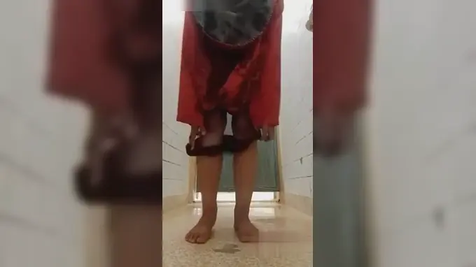 Malaysian MILF Awek Melayu Lancap moans in pleasure while riding cowgirl in tikporn video