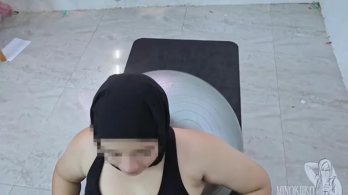 Desi Aunty's tight pussy gets pounded by a hung stud while her hijab flaunts her massive culo