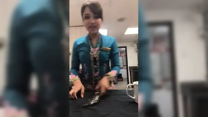 Indonesian babe awakens to the hottest artis kebaya action