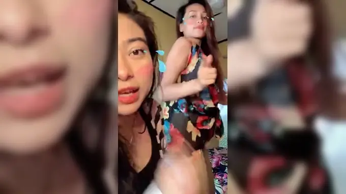 Hot Malay babes get super hot and very very sexy with awek joget
