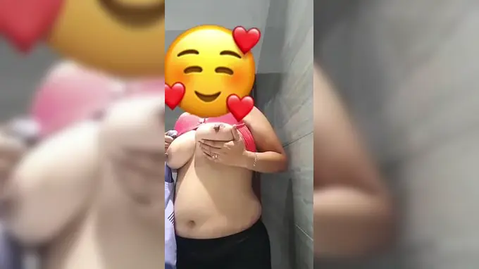 Karan, the Indian hottie with massive natural tits, shows off her massive melons & huge boobs